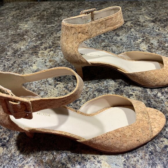 Pelle Moda shoes with a 2 1/2 inch heel in size 11, color:  tan cork - Picture 1 of 4